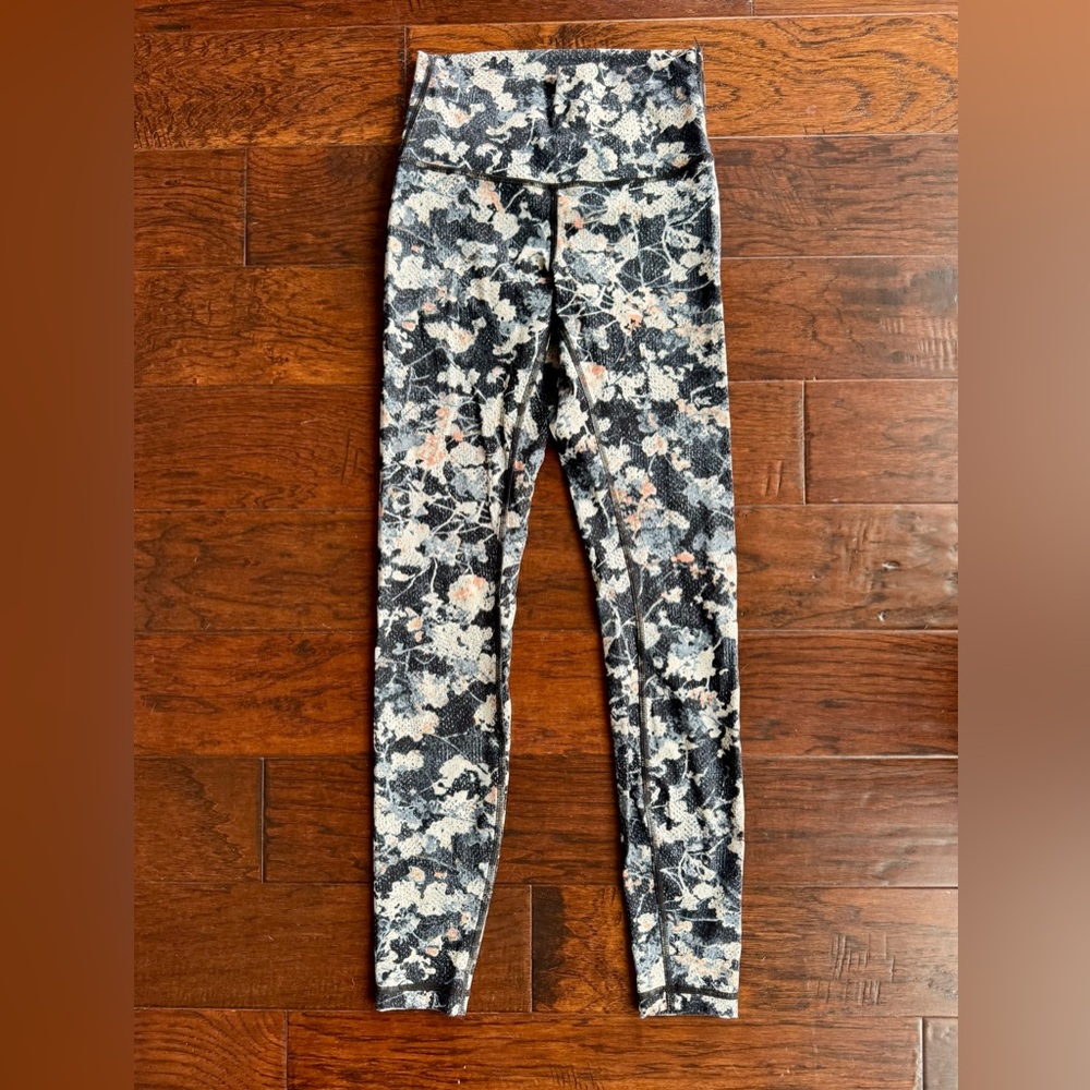 Blue Patterned Lululemon Leggings - Size 4